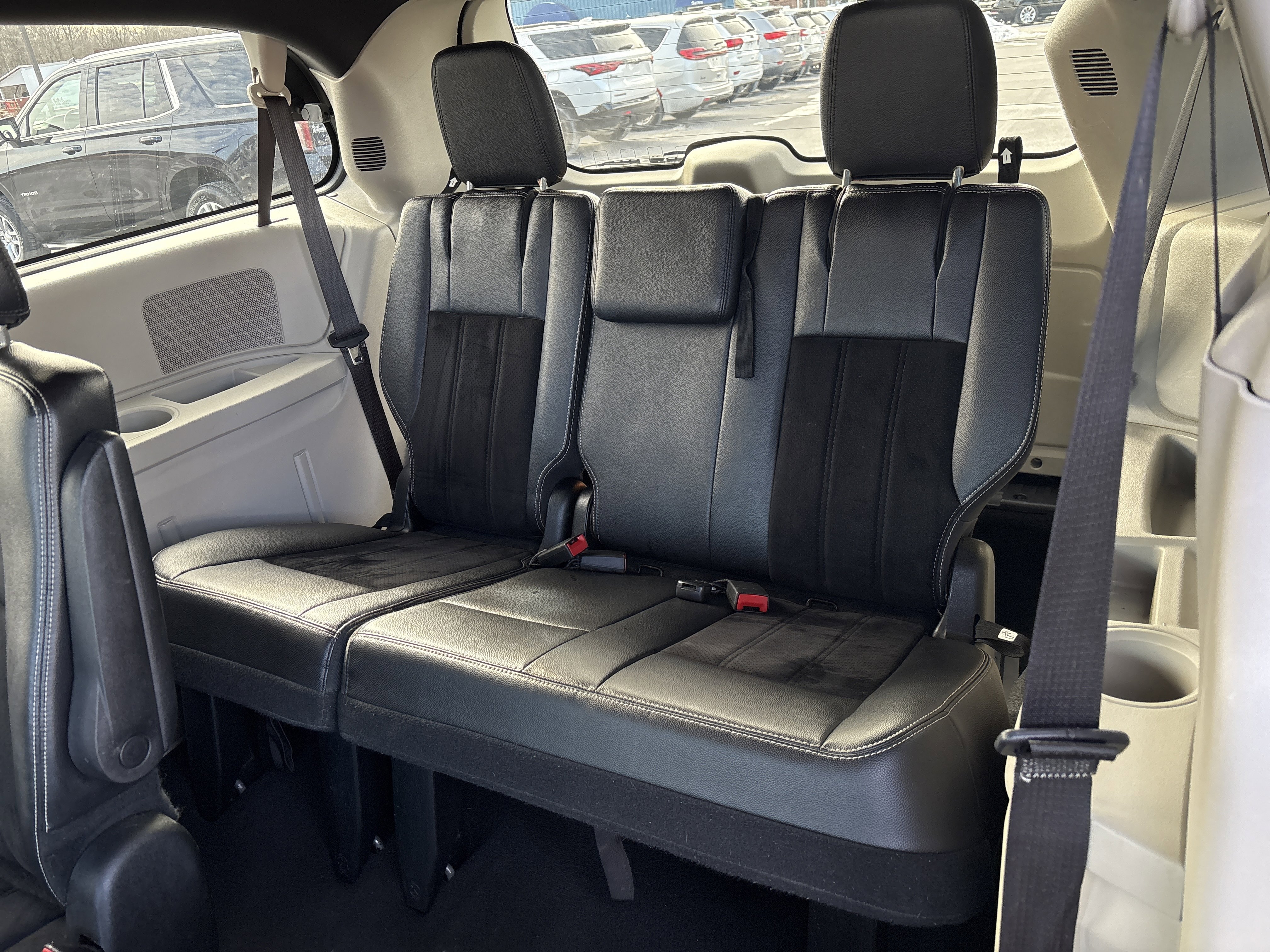 Used 2018 Dodge Grand Caravan SXT image 14