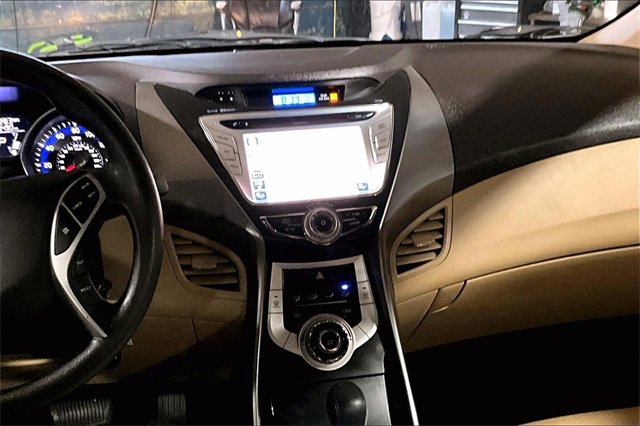 Used 2011 Hyundai Elantra GLS w/ Navigation Pkg 4 image 6