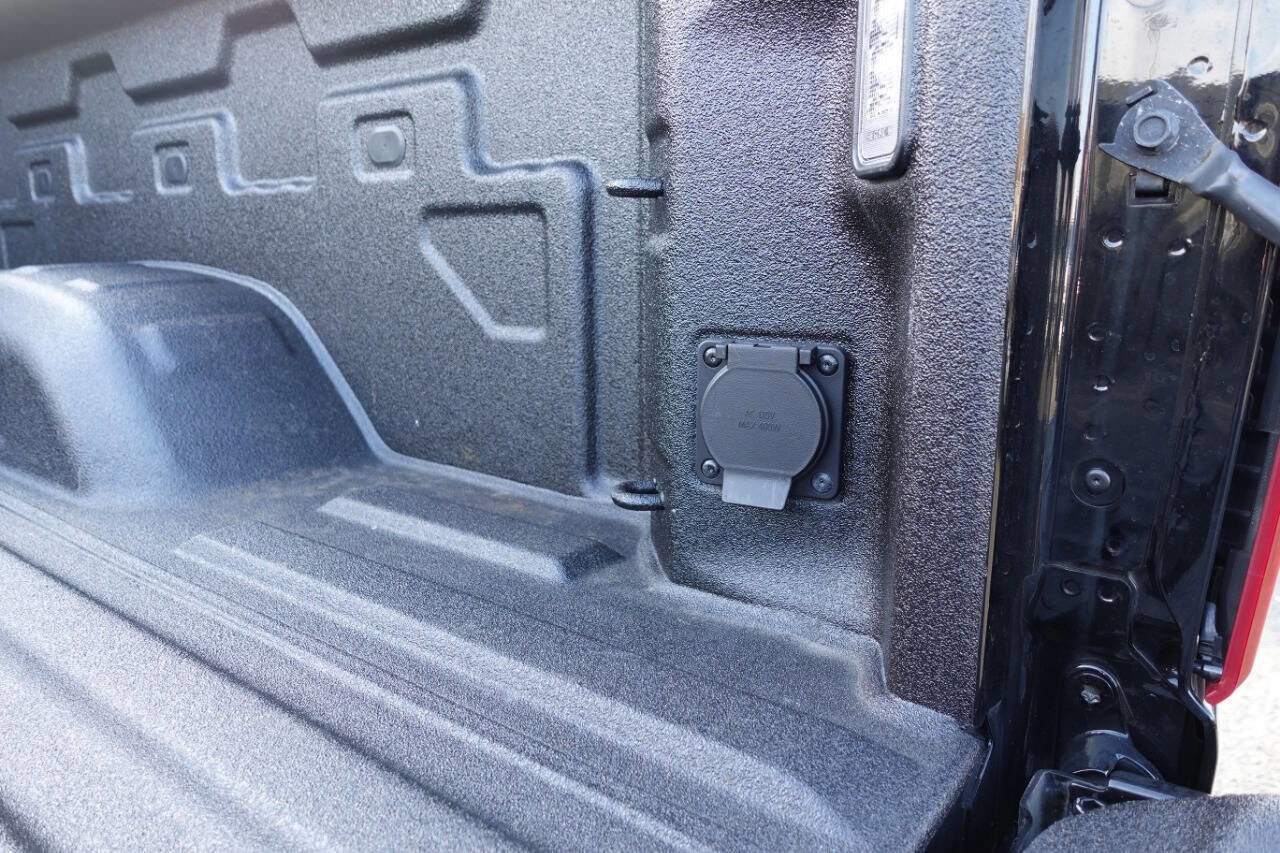 Used 2025 Chevrolet Silverado 2500 Custom w/ Custom Value Package image 22