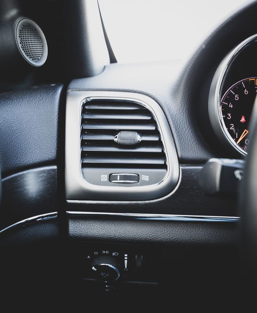 Used 2018 Jeep Grand Cherokee Limited image 11