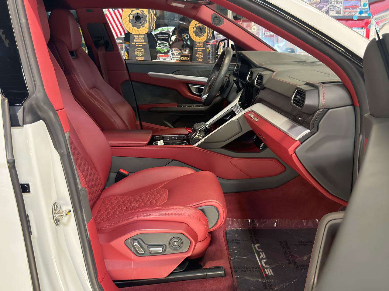 Used 2020 Lamborghini Urus AWD/4WD image 18