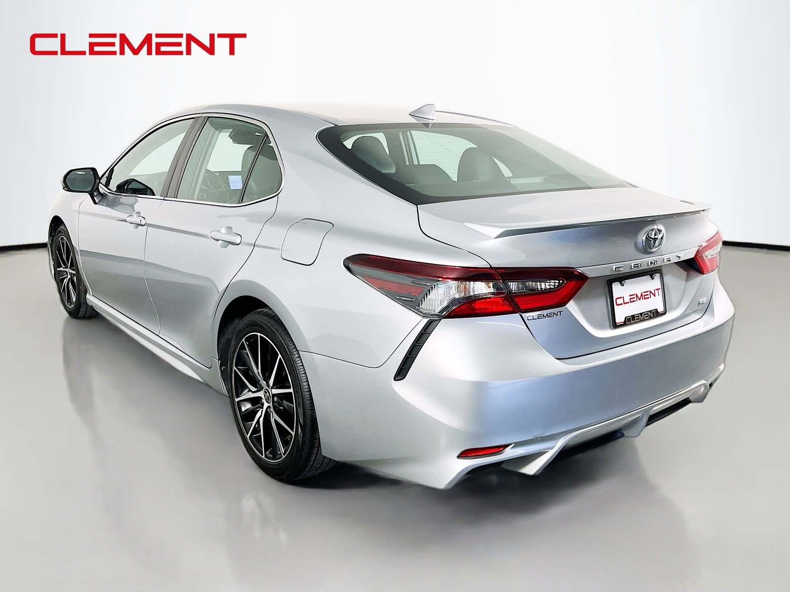 Used 2022 Toyota Camry SE FWD image 9
