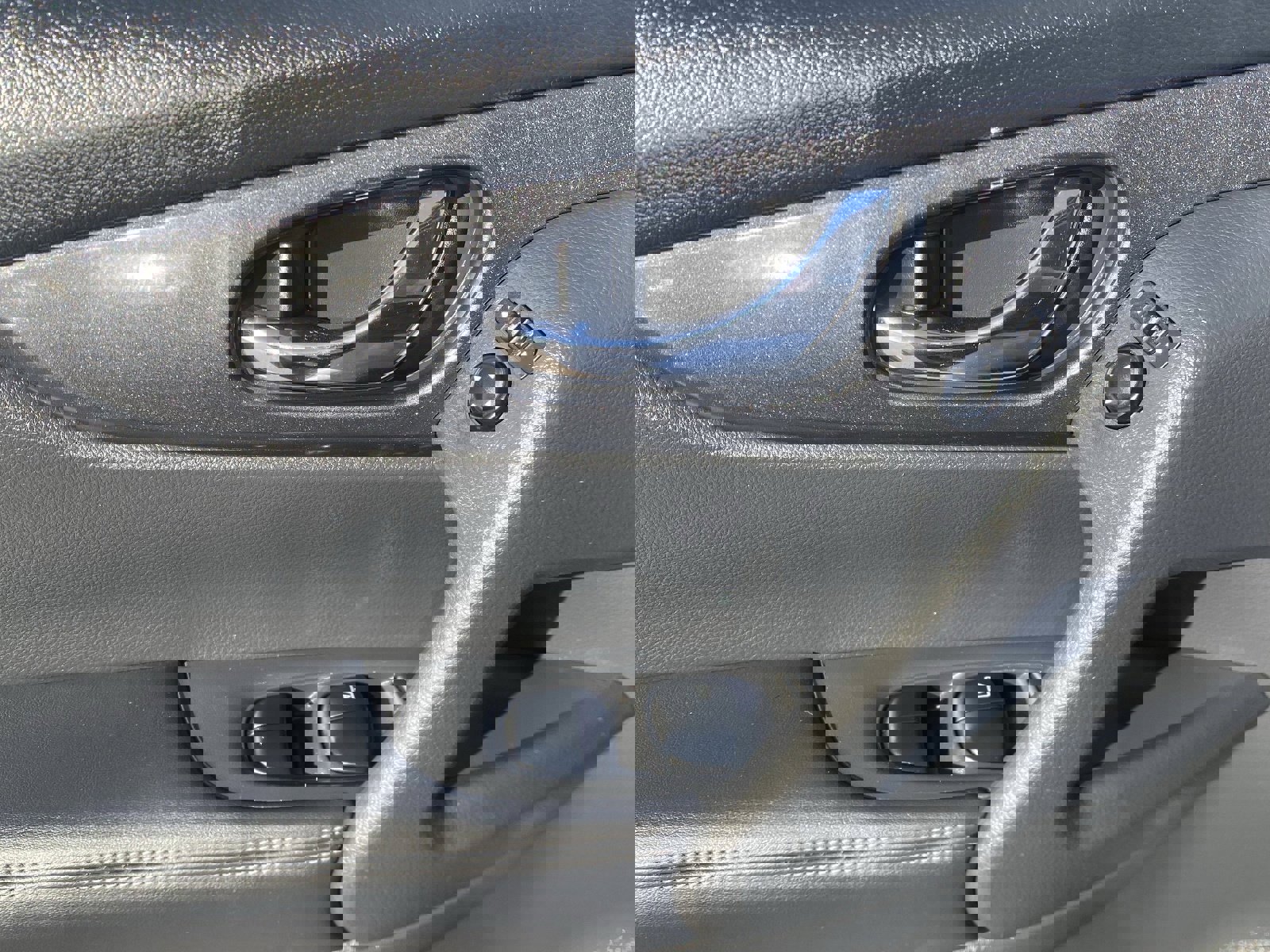 Used 2018 Nissan Rogue SV image 24