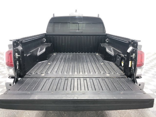 Used 2020 Toyota Tacoma TRD Sport w/ TRD Premium Sport Package AWD/4WD image 26