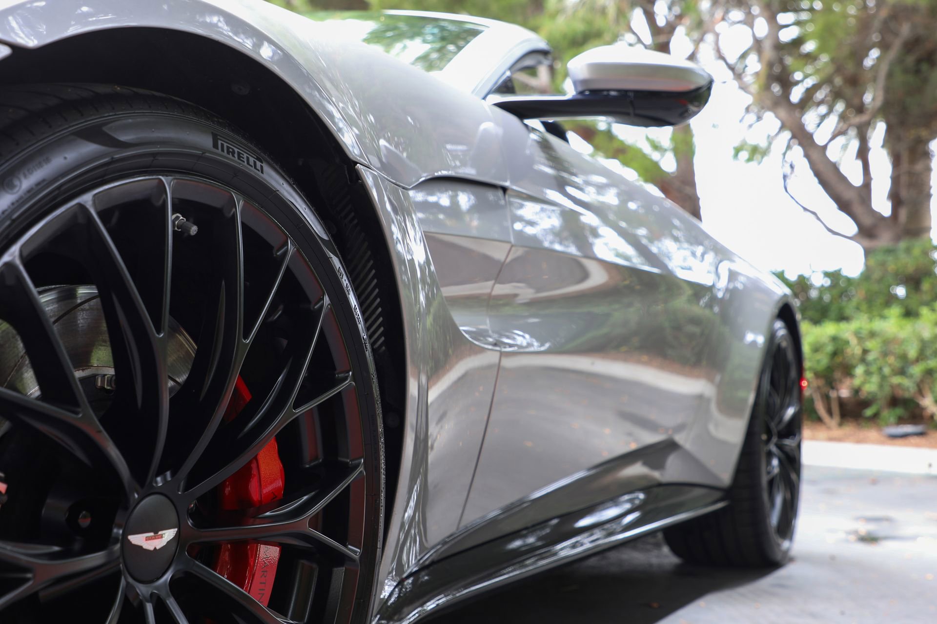 Used 2023 Aston Martin V8 Vantage Roadster RWD image 36
