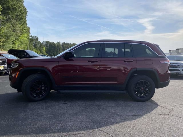 Used 2025 Jeep Grand Cherokee Laredo X w/ Luxury Tech Group I image 7