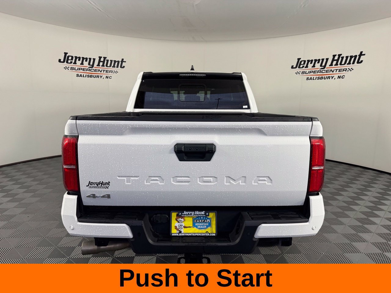 Used 2024 Toyota Tacoma SR5 AWD/4WD image 8