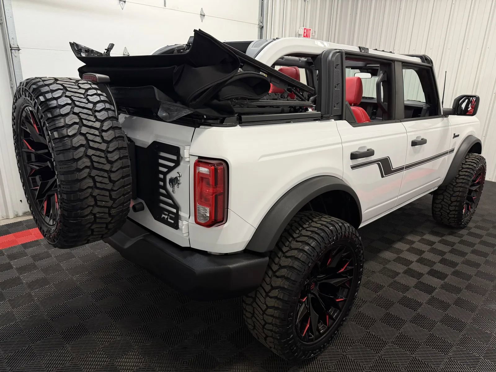 Used 2023 Ford Bronco 4-Door AWD/4WD image 3