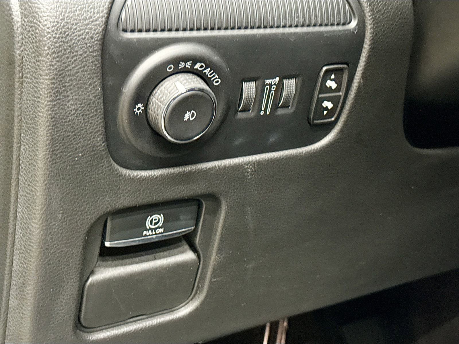 Used 2024 Jeep Wagoneer Series II image 12