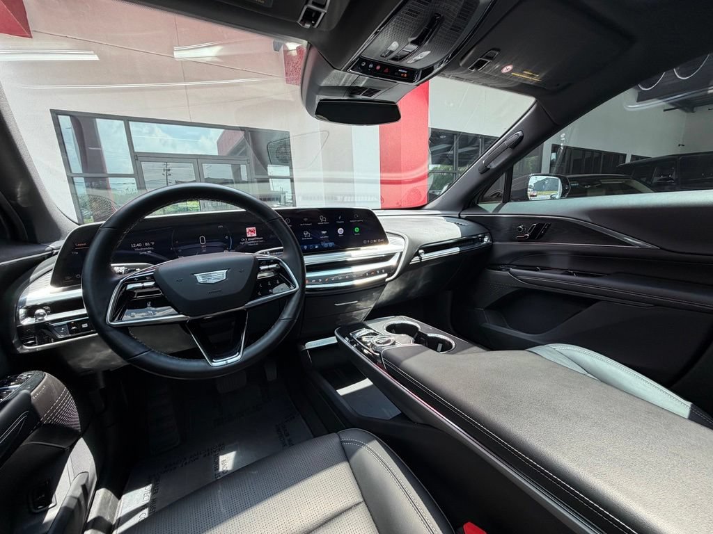 Used 2024 Cadillac Lyriq Luxury AWD/4WD image 25
