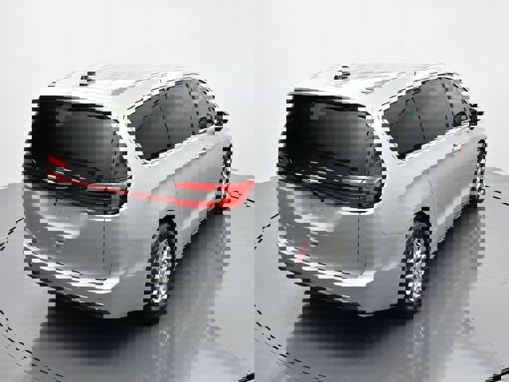 New 2026 Chrysler Pacifica Select image 30