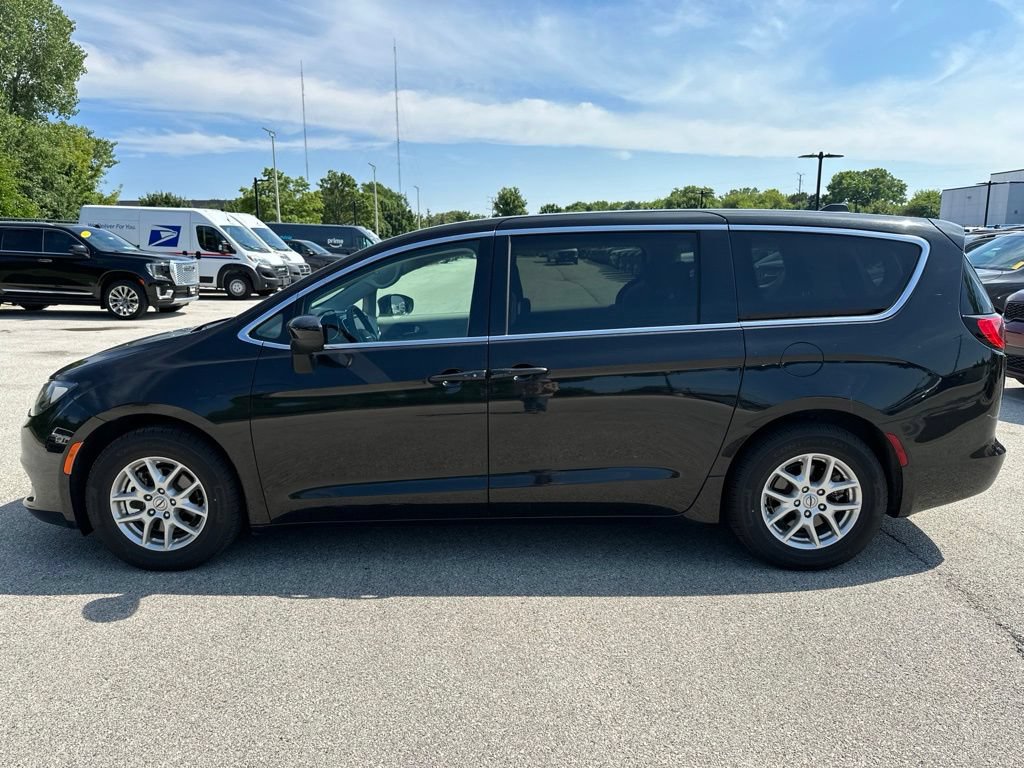 Used 2022 Chrysler Voyager LX FWD image 8