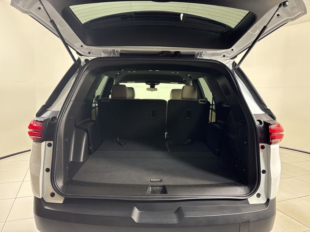 Used 2023 Chevrolet Traverse LS w/ Safety Package image 28