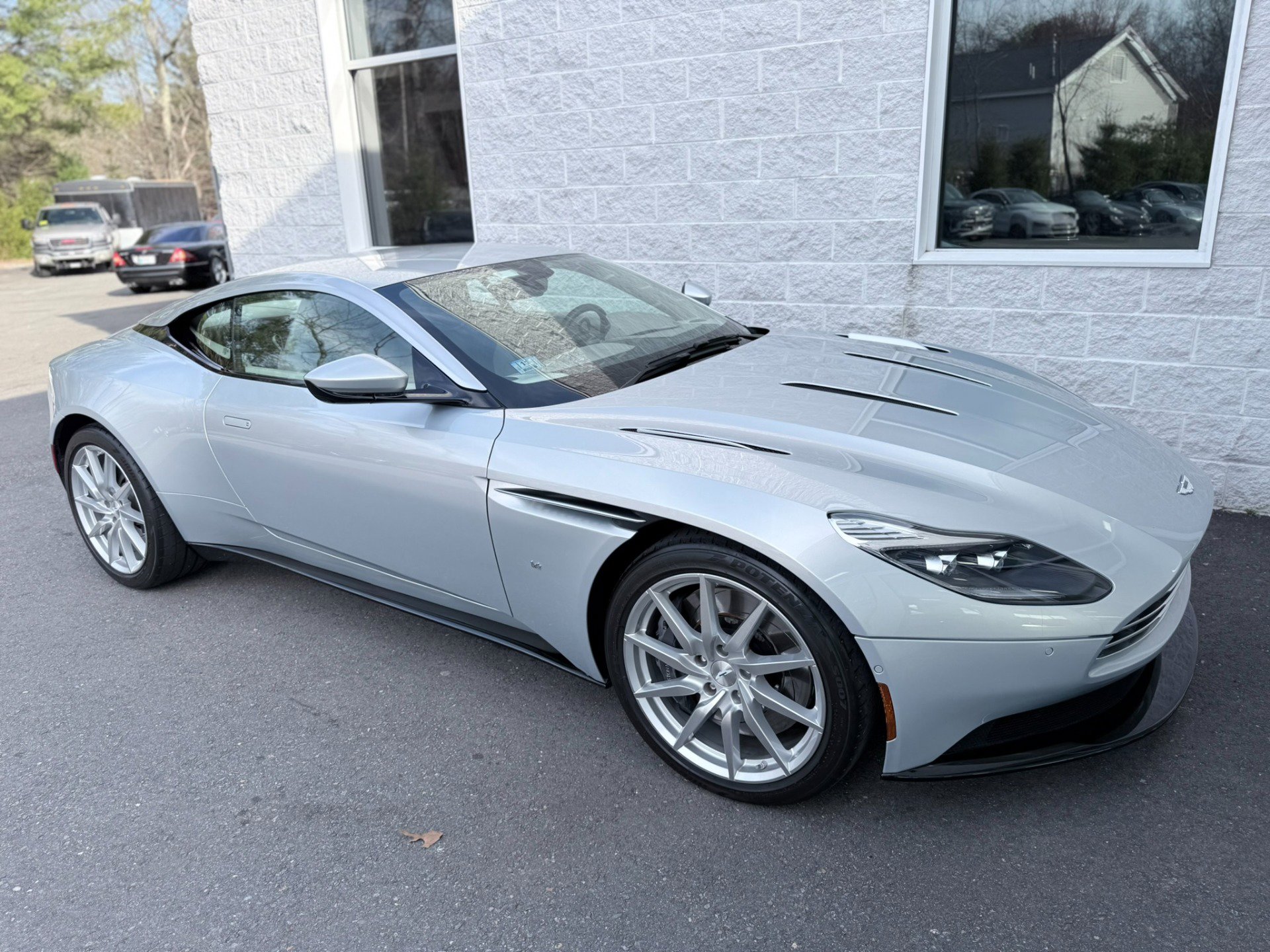 Used 2017 Aston Martin DB11 V12 image 32