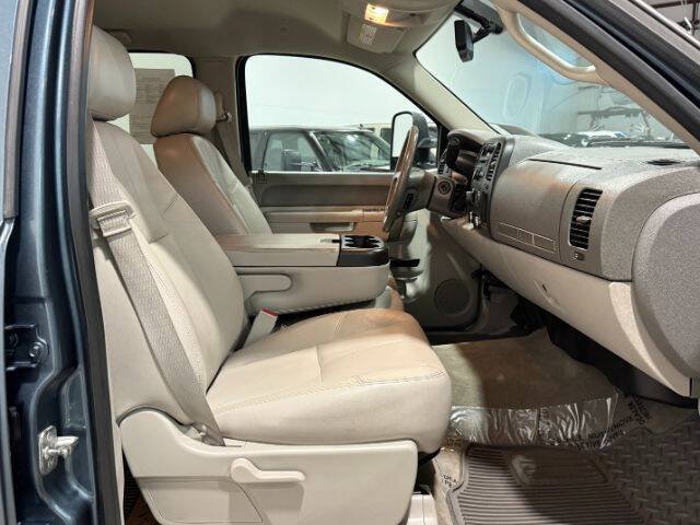 Used 2013 GMC Sierra 2500 SLE w/ SLE Preferred Package AWD/4WD image 16
