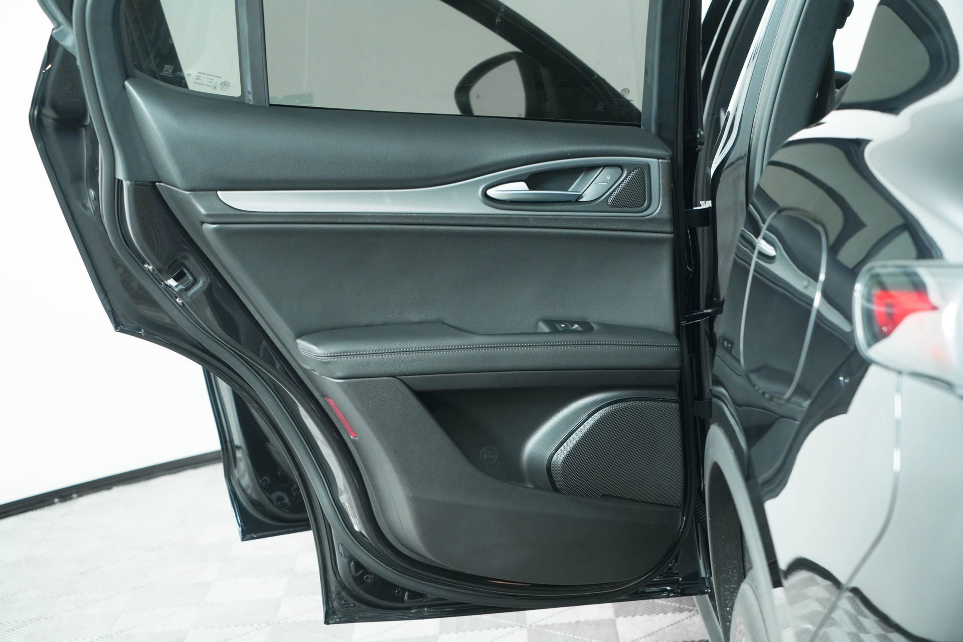 New 2025 Alfa Romeo Stelvio Sprint image 17