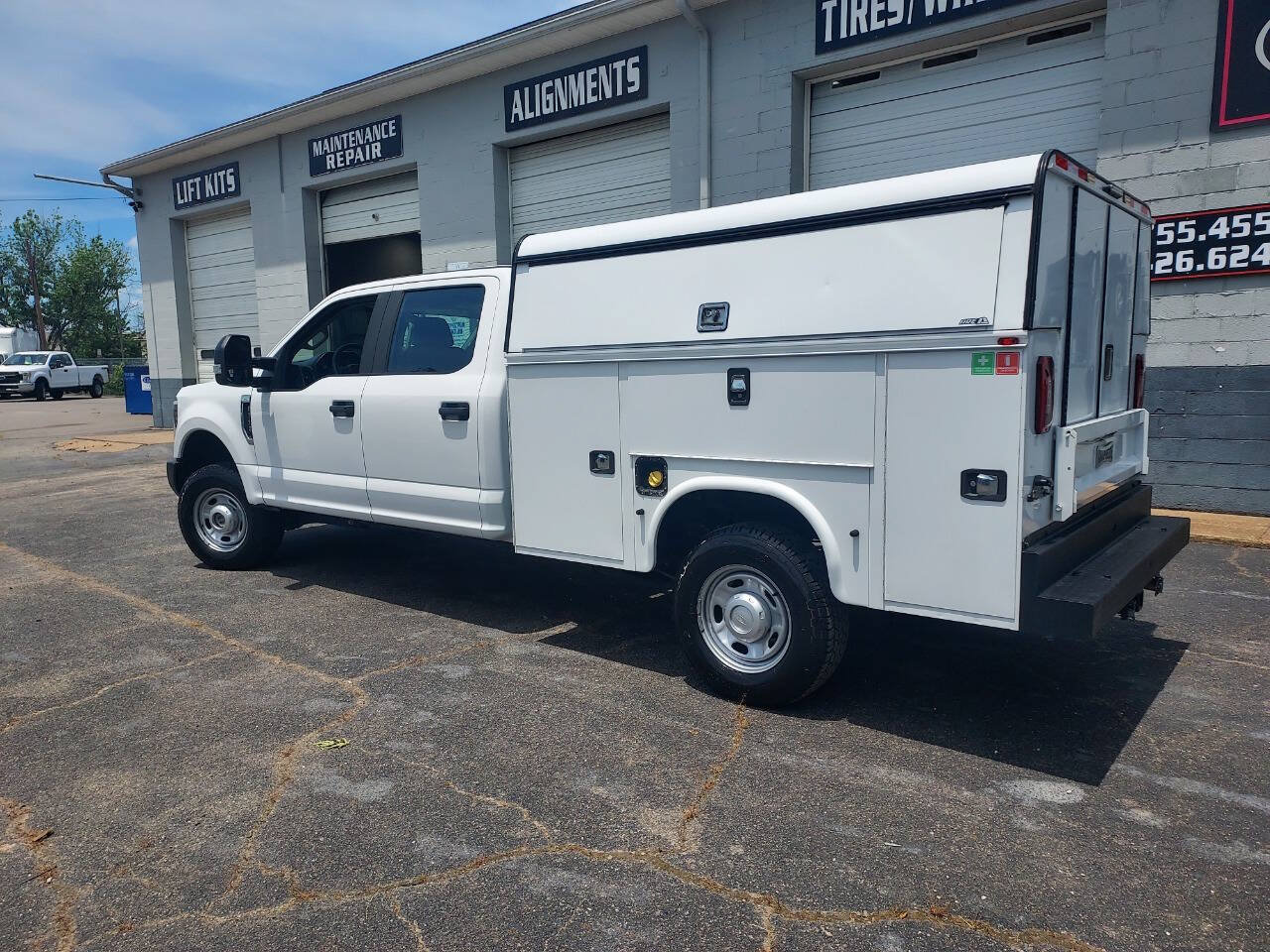 Used 2019 Ford F350 XL w/ Power Equipment Group AWD/4WD image 2