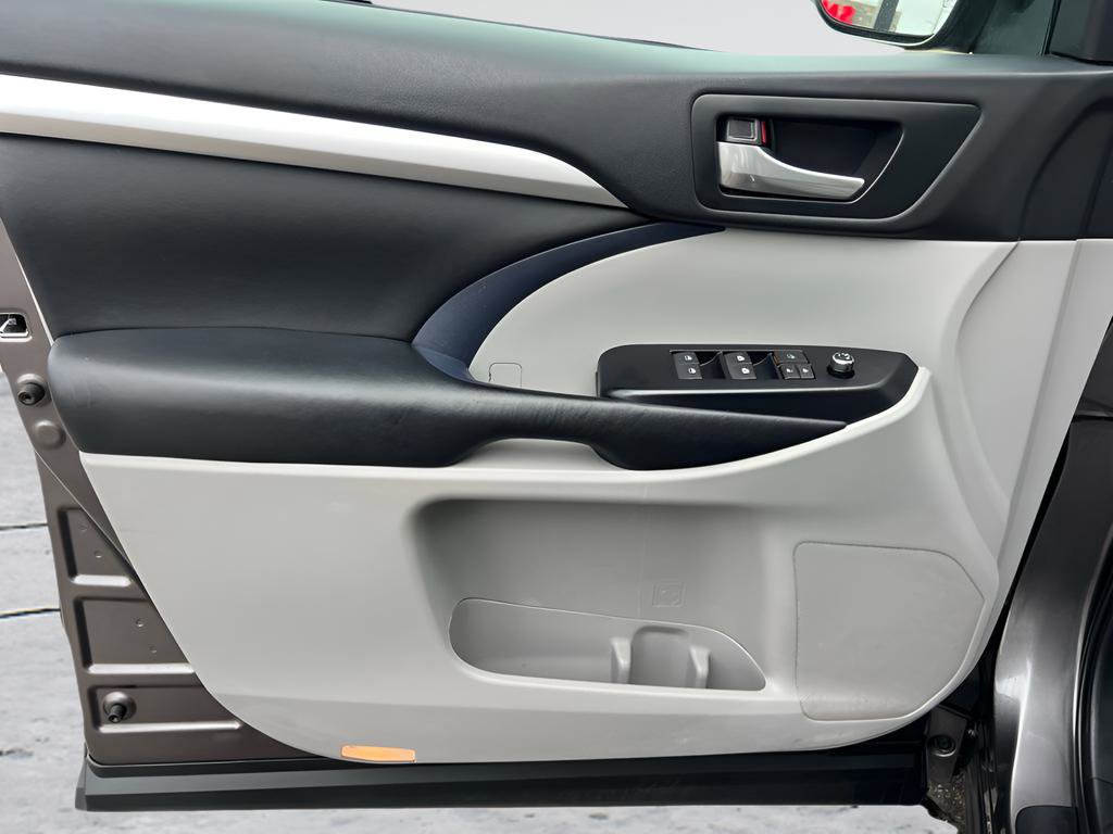 Used 2018 Toyota Highlander XLE image 36