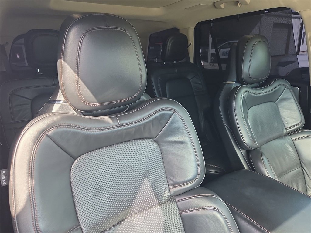 Used 2023 Lincoln Aviator Reserve w/ Equipment Group 201A image 4