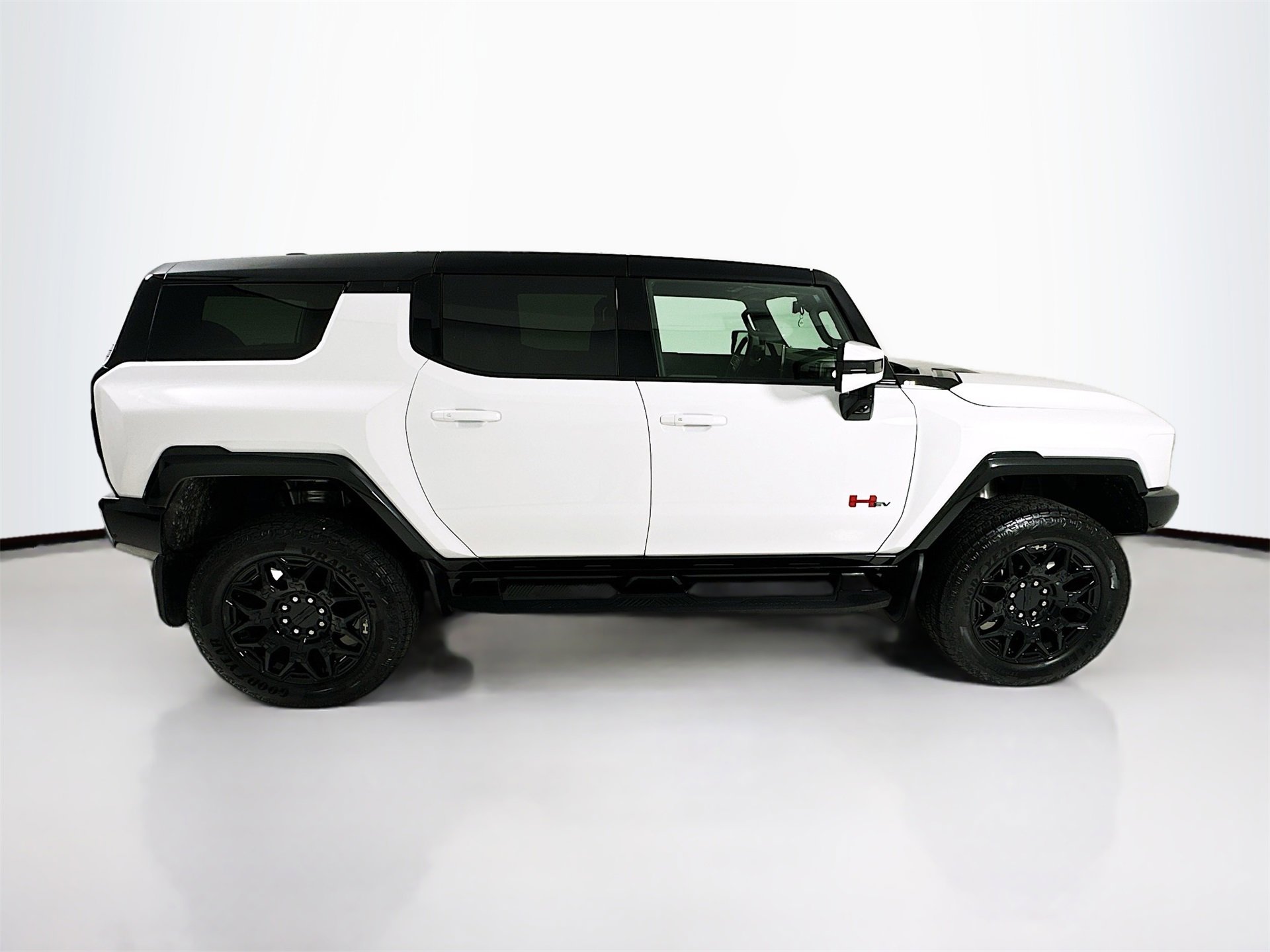 Used 2025 GMC Hummer EV 2X w/ LPO, Sport Package image 9
