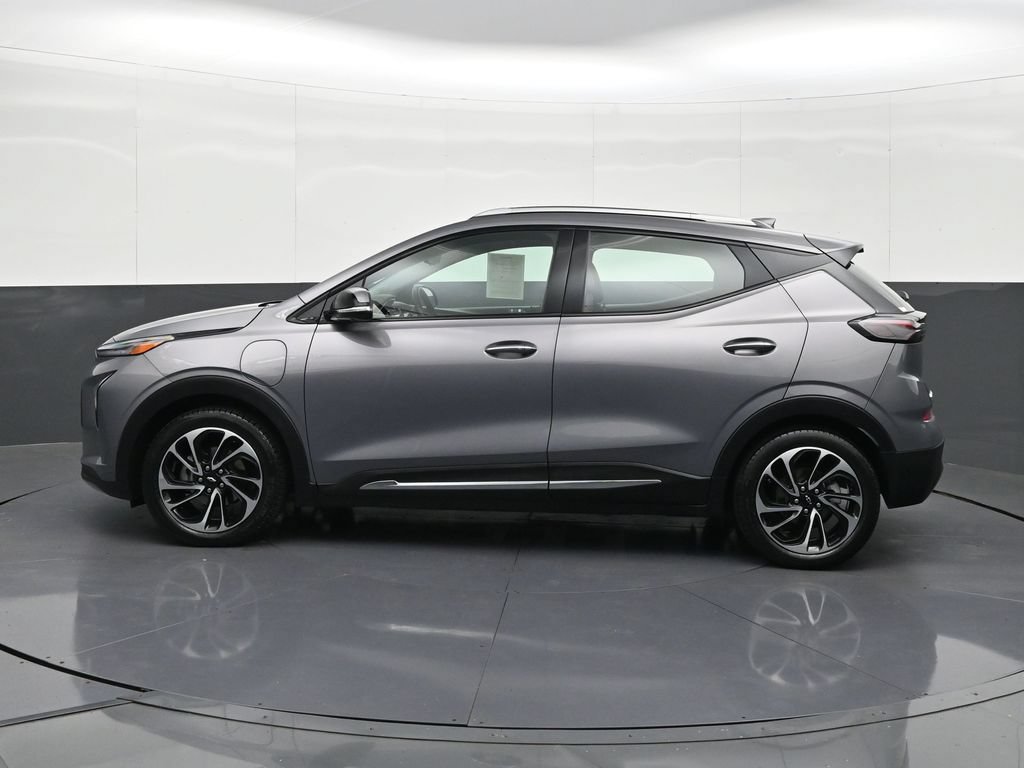 Certified 2023 Chevrolet Bolt EUV Premier w/ Sun & Sound Package FWD image 2
