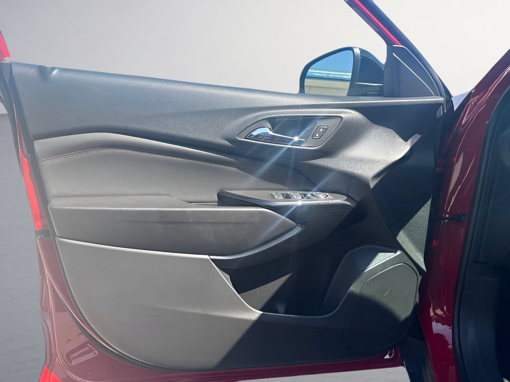 New 2026 Chevrolet Trax RS w/ Sunroof Package FWD image 24