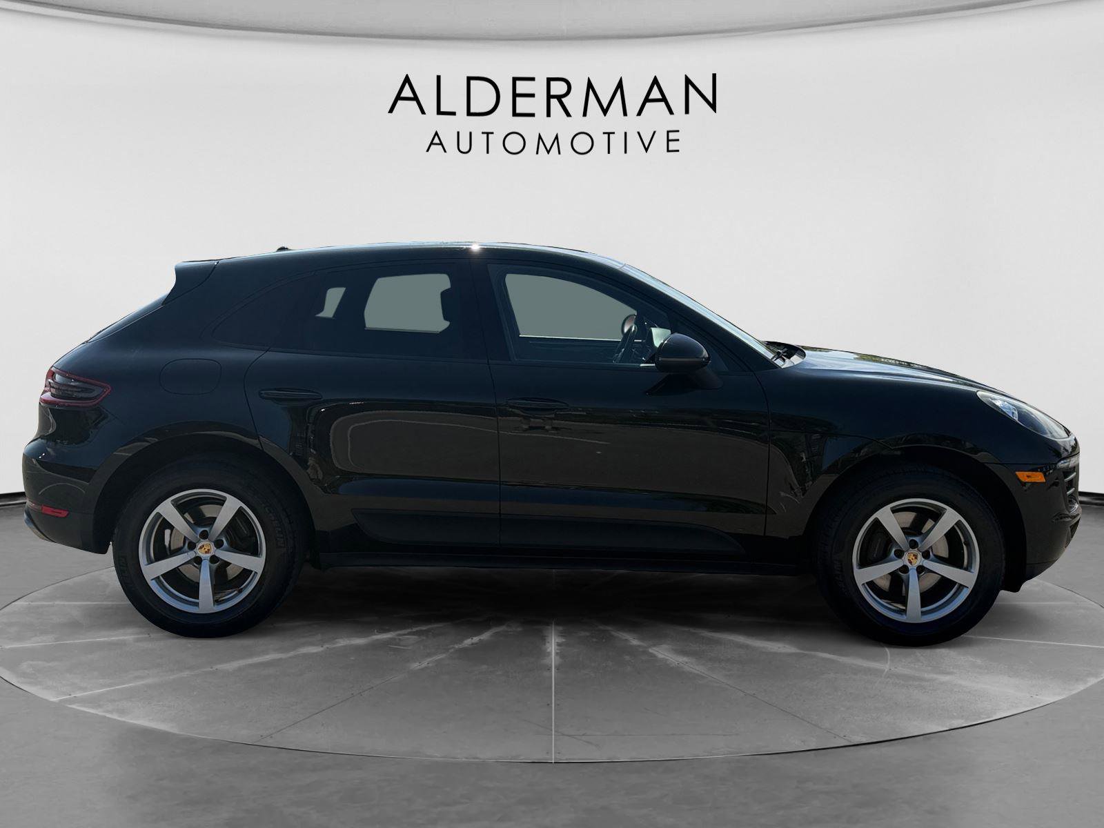 Used 2017 Porsche Macan AWD/4WD image 6