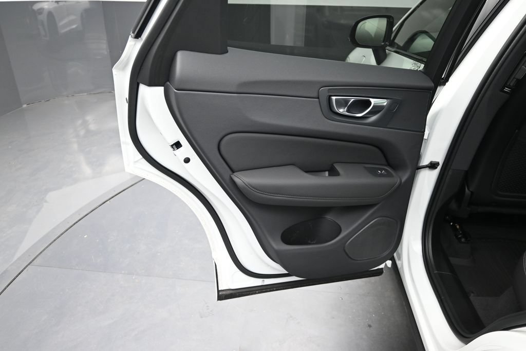 New 2026 Volvo XC60 T8 Ultra w/ Climate Package AWD/4WD image 12
