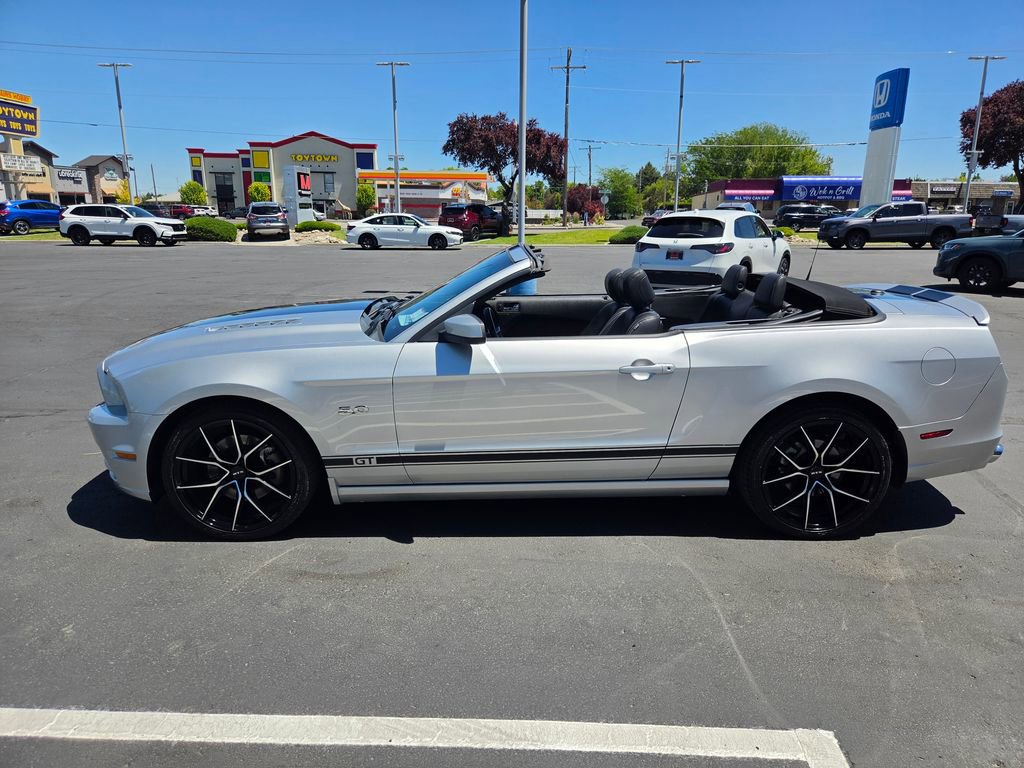 Used 2013 Ford Mustang GT Premium RWD image 4