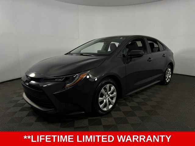 Used 2025 Toyota Corolla LE image 3