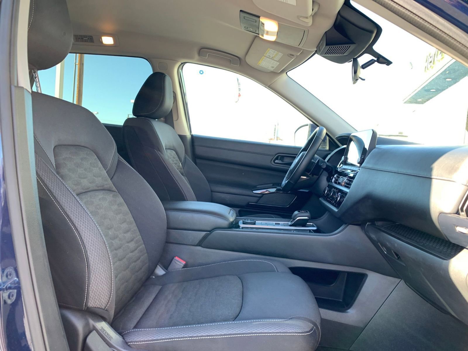 Used 2025 Nissan Pathfinder SV image 39