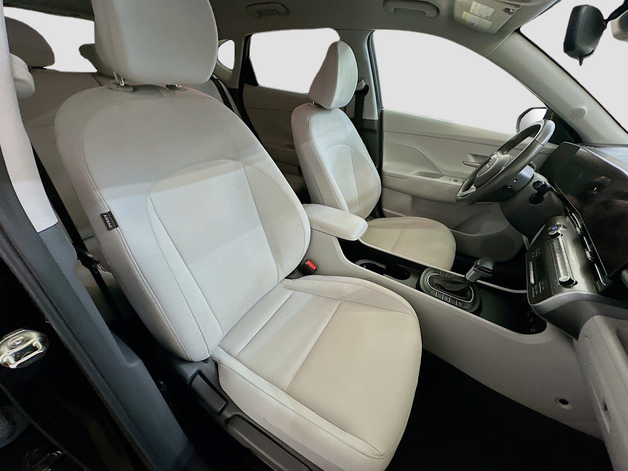 Used 2025 Hyundai Kona SEL image 32