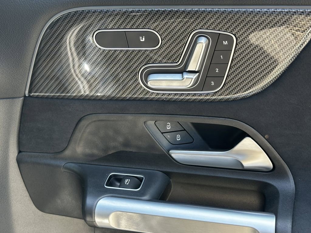 Certified 2025 Mercedes-Benz GLB 250 4MATIC image 17