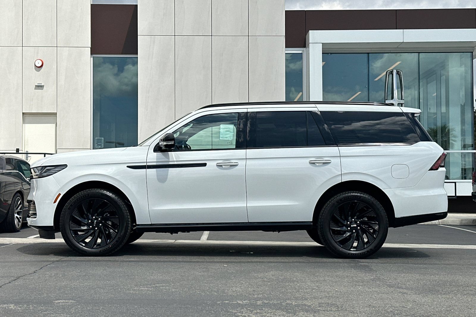 New 2026 Lincoln Navigator Reserve w/ Jet Appearance Package AWD/4WD image 6