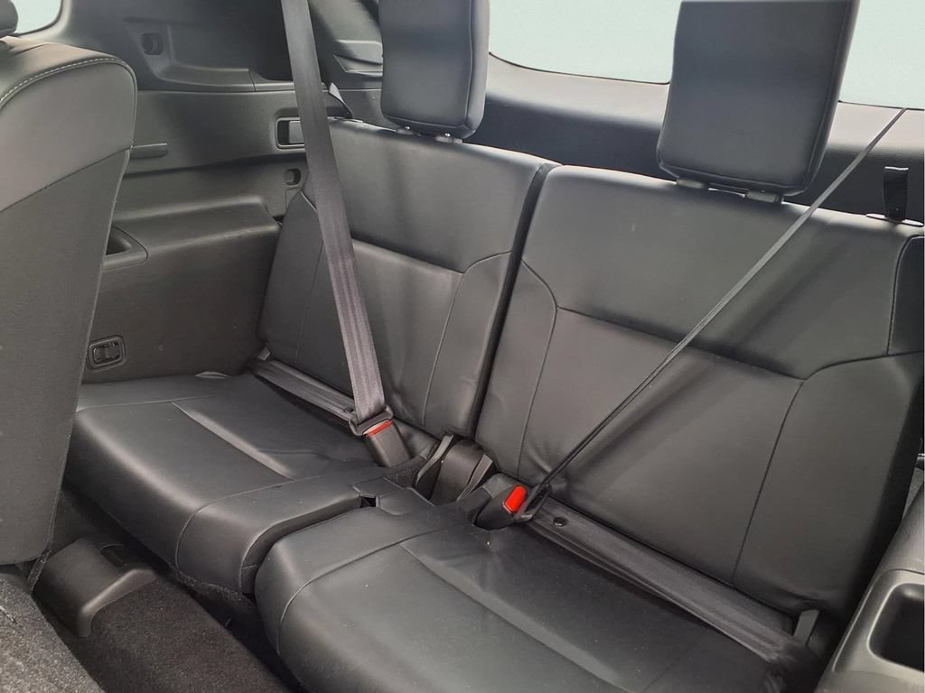 Used 2025 Mitsubishi Outlander SE FWD image 12