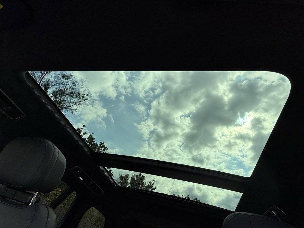 New 2025 Land Rover Range Rover SE image 30