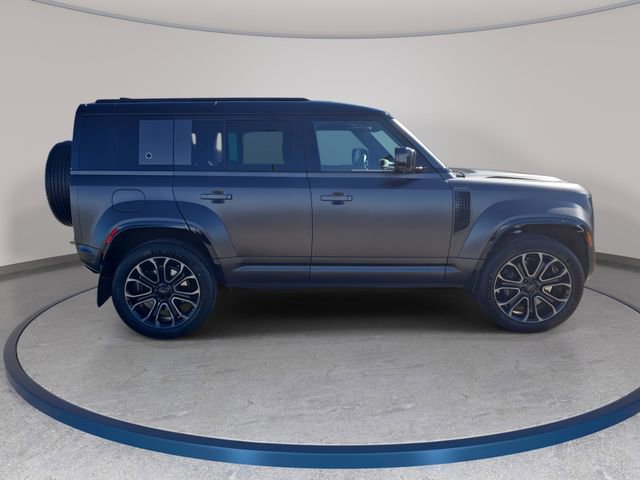 Used 2025 Land Rover Defender 110 image 5