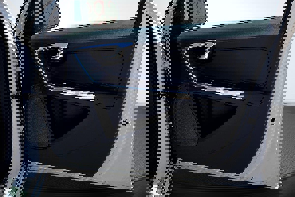 Used 2018 Volvo S60 T5 Inscription image 24