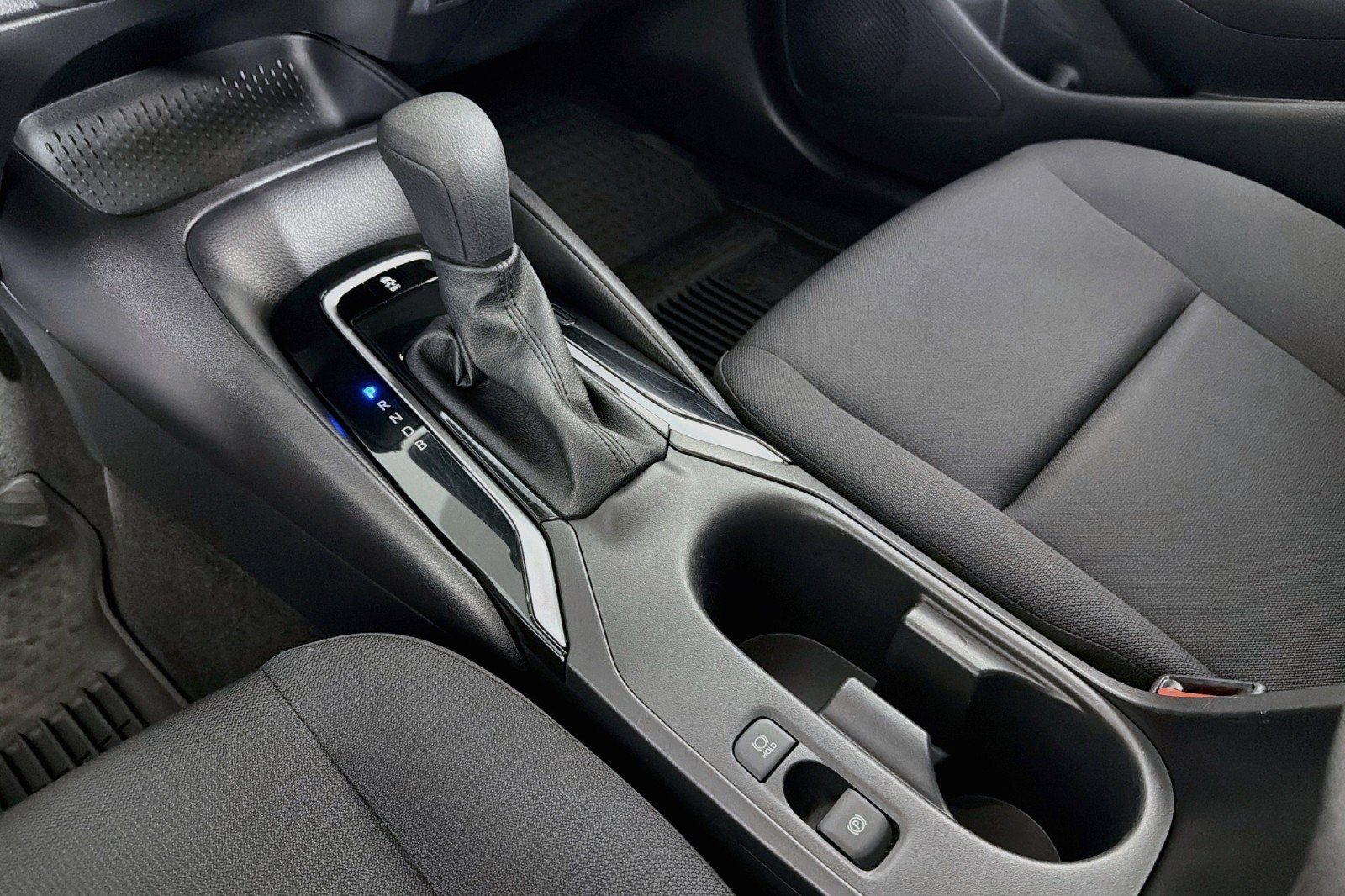 Used 2025 Toyota Corolla LE FWD image 5