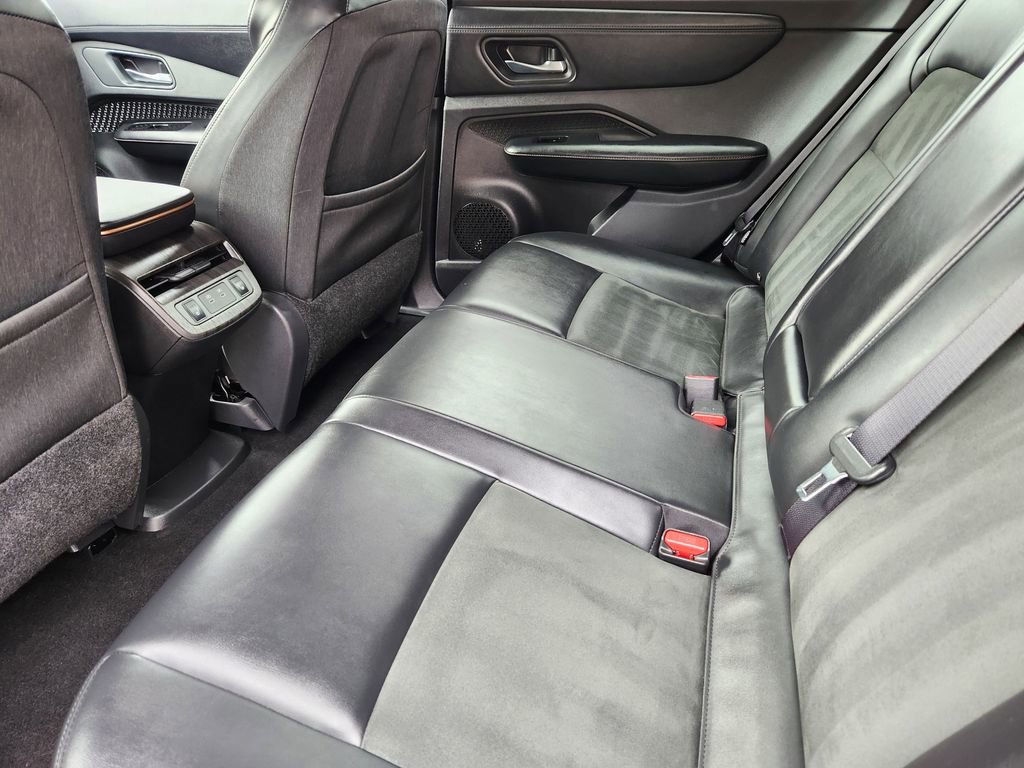 Used 2025 Nissan Ariya AWD image 25