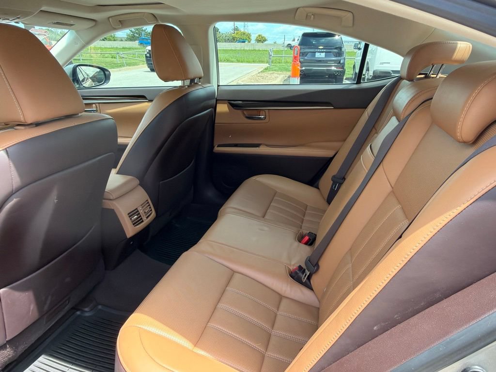 Used 2016 Lexus ES 350 w/ Luxury Package w/Wood Trim FWD image 12