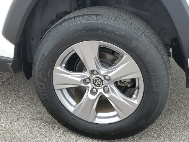 Used 2025 Toyota RAV4 XLE AWD/4WD image 34