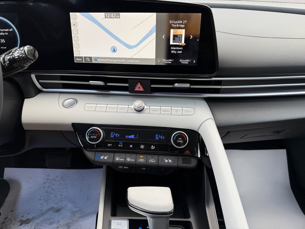 Used 2025 Hyundai Elantra Limited image 16