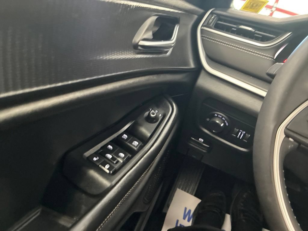 Certified 2024 Jeep Grand Cherokee Altitude AWD/4WD image 40