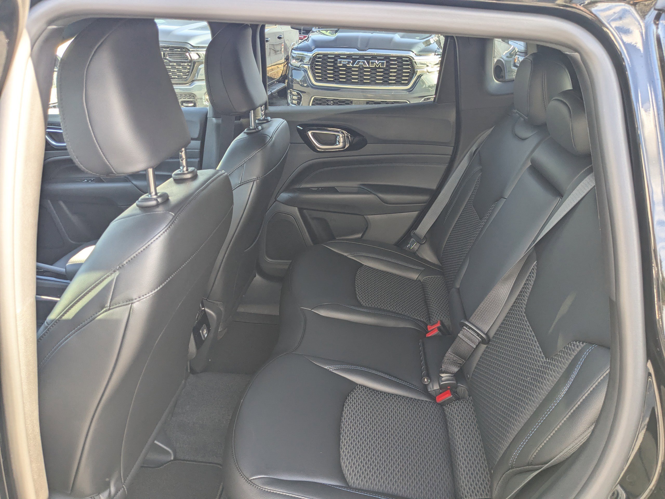 New 2026 Jeep Compass Latitude image 13