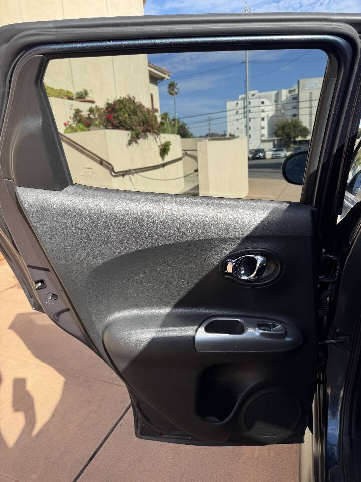 Used 2011 Nissan Juke SV FWD image 13