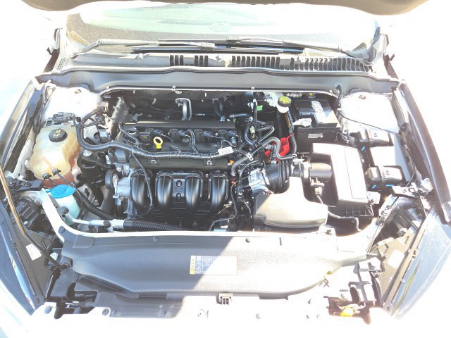 Used 2016 Ford Fusion SE FWD image 9