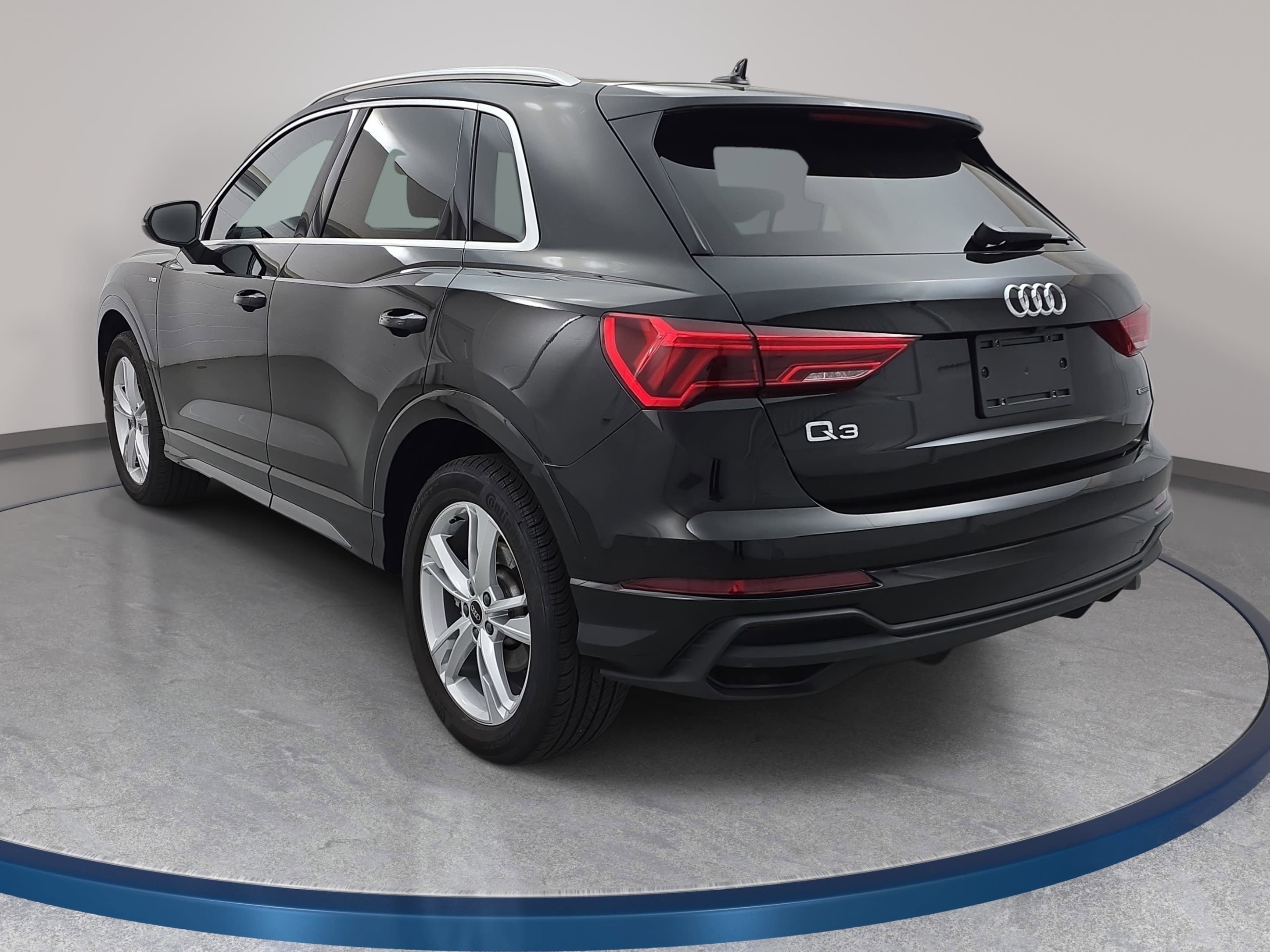 Used 2024 Audi Q3 2.0T Premium w/ Convenience Package image 7