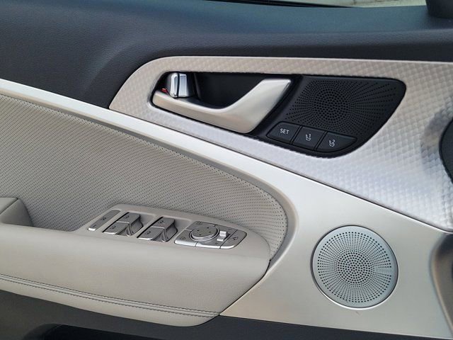 Used 2023 Genesis G70 2.0T w/ Sport Prestige Package image 21