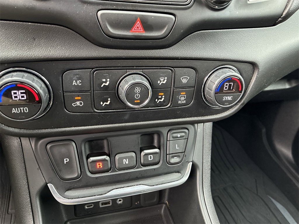 Used 2021 GMC Terrain SLT image 17